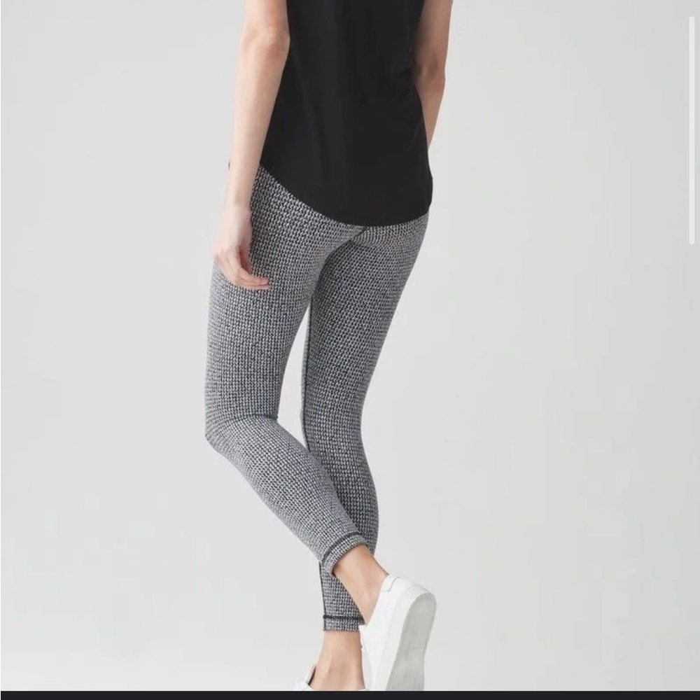 Lululemon teeny tooth houndstooth leggings. Size 4. Excellent condition.
